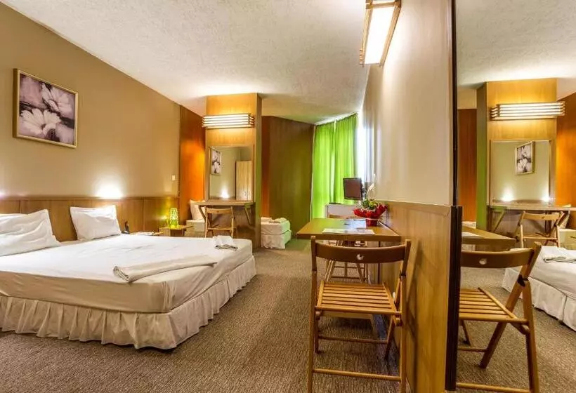 اتاق استاندارد سه نفره, Art Hotel Simona