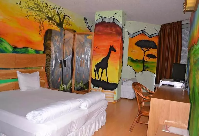 اتاق استاندارد سه نفره, Art Hotel Simona