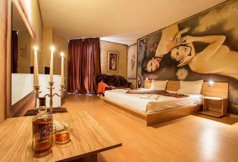 استودیوی استاندارد, Art Hotel Simona