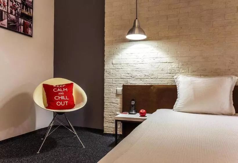 استودیوی استاندارد, Art Hotel Simona