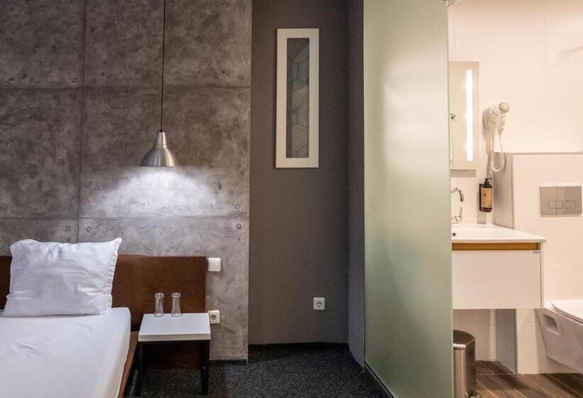 إستوديو قياسى, Art Hotel Simona