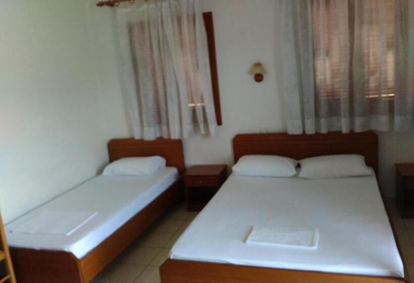 חדר סטנדרטי לשלושה עם נוף, Guesthouse Arsenis