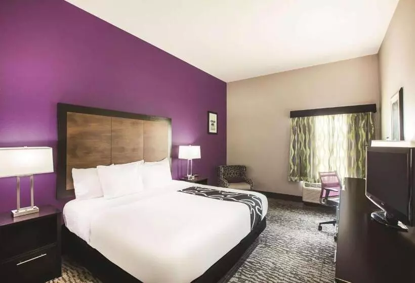 キングサイズベッドのスタンダードルーム, La Quinta By Wyndham Baton Rouge Denham Springs