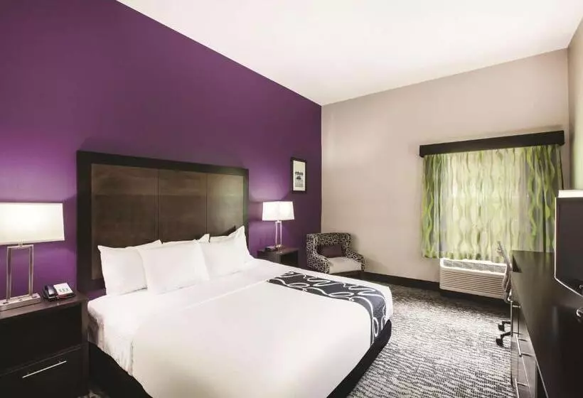 身障者適用キングサイズベッドルーム, La Quinta By Wyndham Baton Rouge Denham Springs