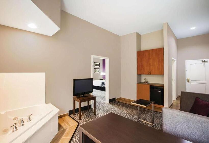 Deluxe Suite King Bed, La Quinta By Wyndham Baton Rouge Denham Springs