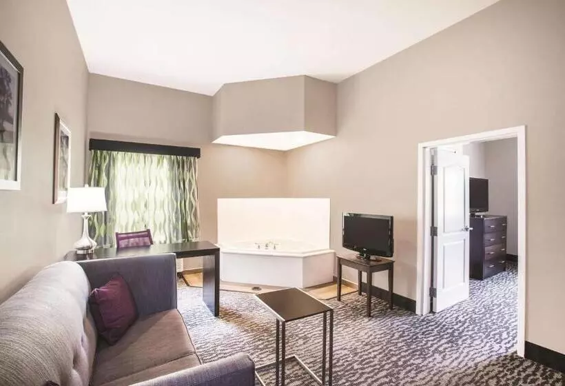 キングサイズベッドのデラックススイート, La Quinta By Wyndham Baton Rouge Denham Springs