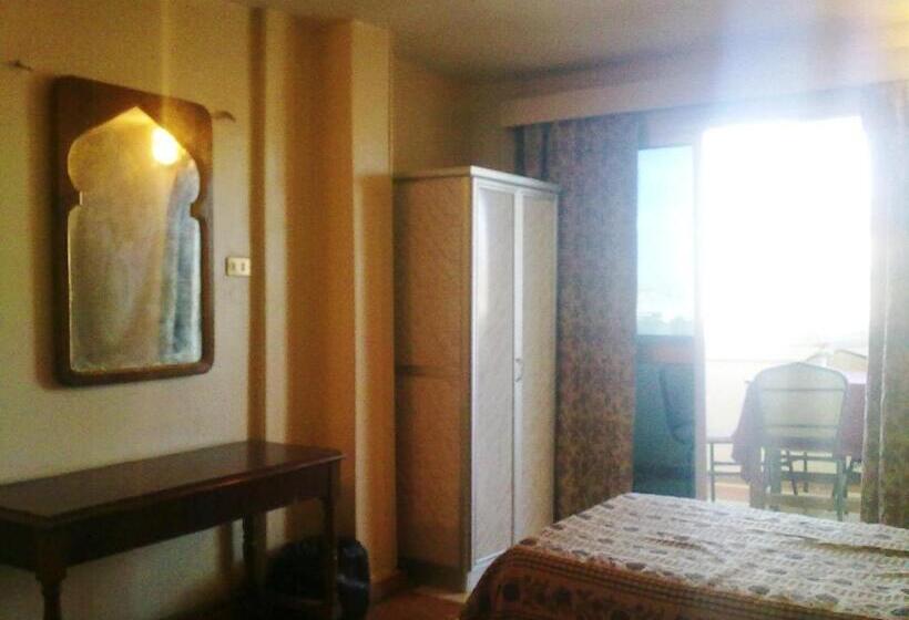 اتاق خانوادگی, Orchida St. George