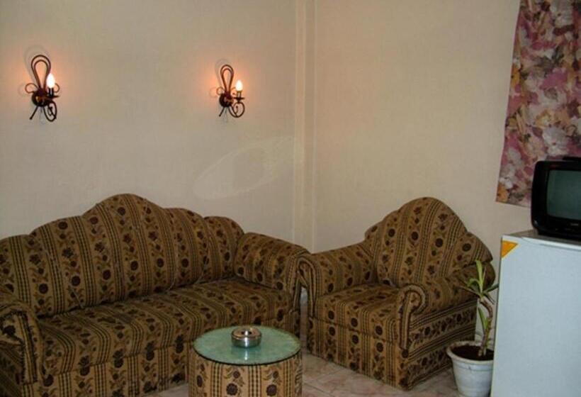 اتاق خانوادگی, Orchida St. George