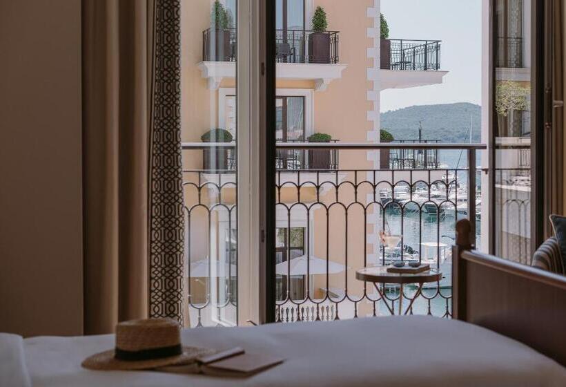 استودیوی استاندارد با چشمانداز دریا, Regent Porto Montenegro & Residences