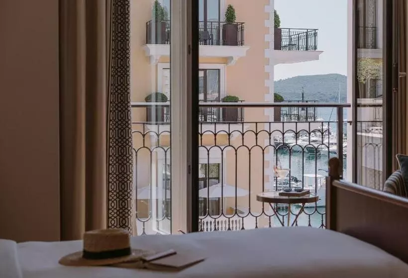 استودیوی استاندارد با چشم‌انداز دریا, Regent Porto Montenegro & Residences