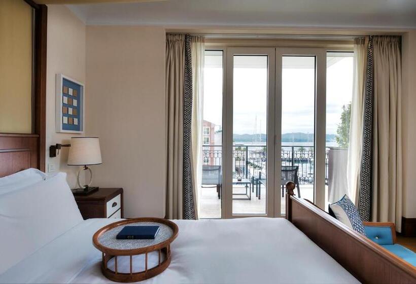 سوییت با چشمانداز دریا, Regent Porto Montenegro & Residences