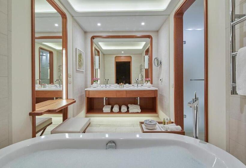 اتاق پرمیوم با چشم‌انداز دریا, Regent Porto Montenegro & Residences