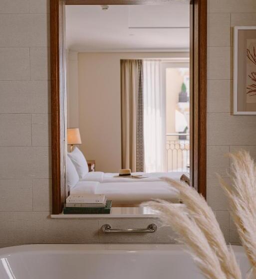 اتاق پرمیوم با چشمانداز دریا, Regent Porto Montenegro & Residences