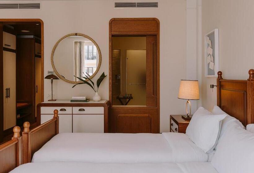 اتاق پرمیوم با چشمانداز دریا, Regent Porto Montenegro & Residences