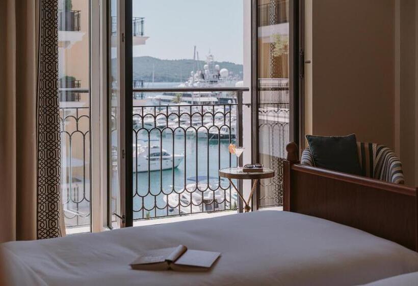 اتاق پرمیوم با چشمانداز دریا, Regent Porto Montenegro & Residences