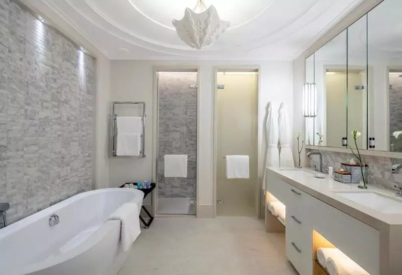 استودیوی استاندارد, Regent Porto Montenegro & Residences
