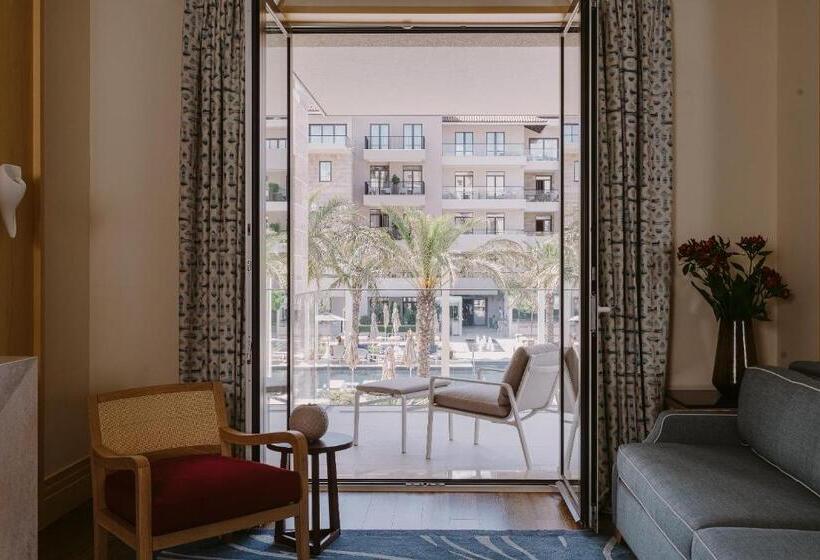 استودیوی استاندارد, Regent Porto Montenegro & Residences