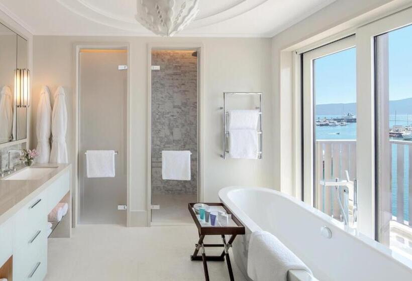 سوییت با چشمانداز دریا, Regent Porto Montenegro & Residences
