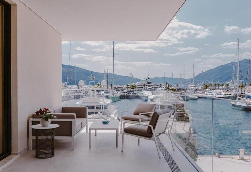 سوییت با چشم‌انداز دریا, Regent Porto Montenegro & Residences