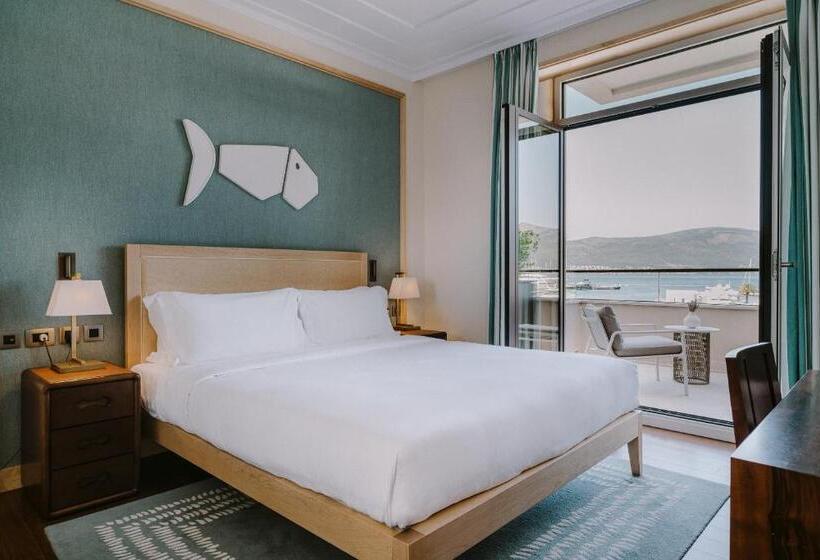 سوییت با چشمانداز دریا, Regent Porto Montenegro & Residences