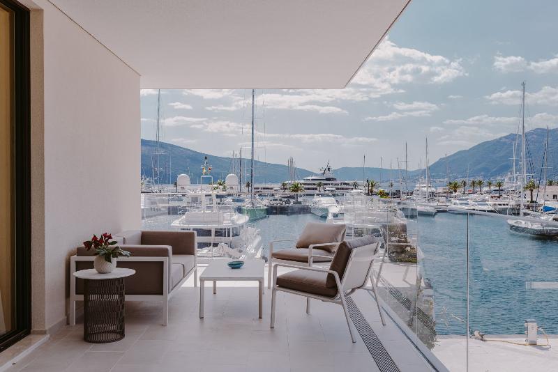 سوییت با چشمانداز دریا, Regent Porto Montenegro & Residences