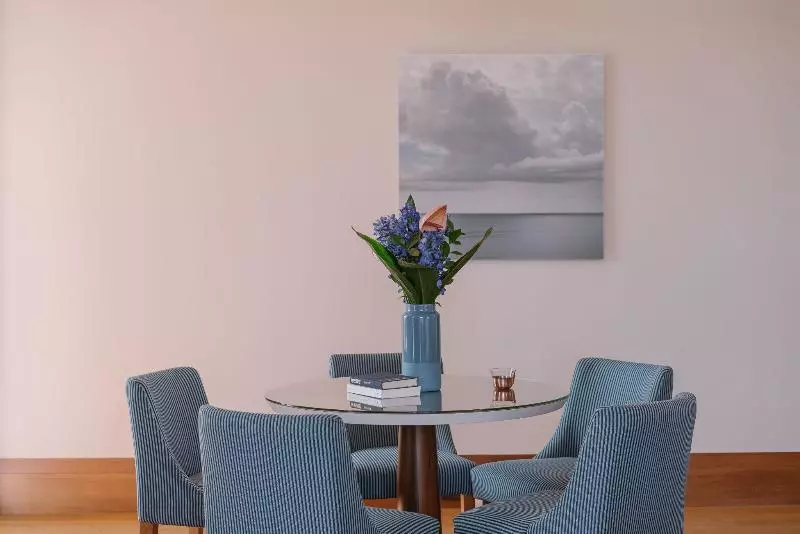 سوییت با چشم‌انداز دریا, Regent Porto Montenegro & Residences