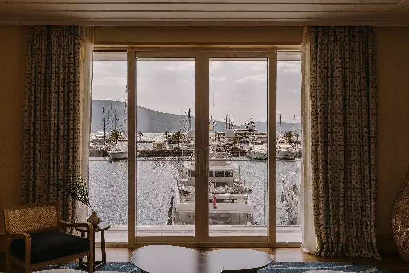 سوییت, Regent Porto Montenegro & Residences