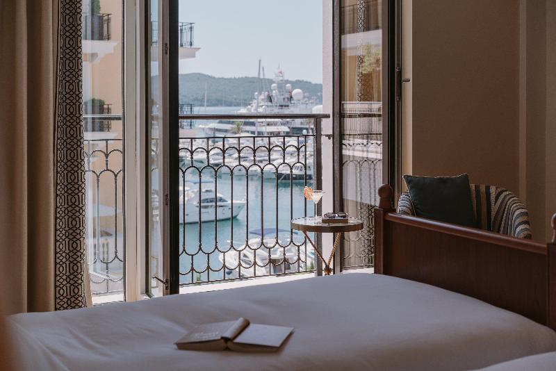 اتاق پرمیوم با چشمانداز دریا, Regent Porto Montenegro & Residences