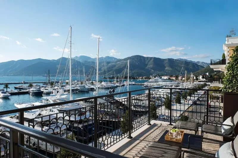 سوییت, Regent Porto Montenegro & Residences
