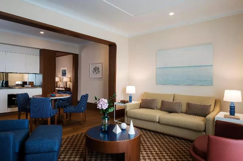 سوییت, Regent Porto Montenegro & Residences