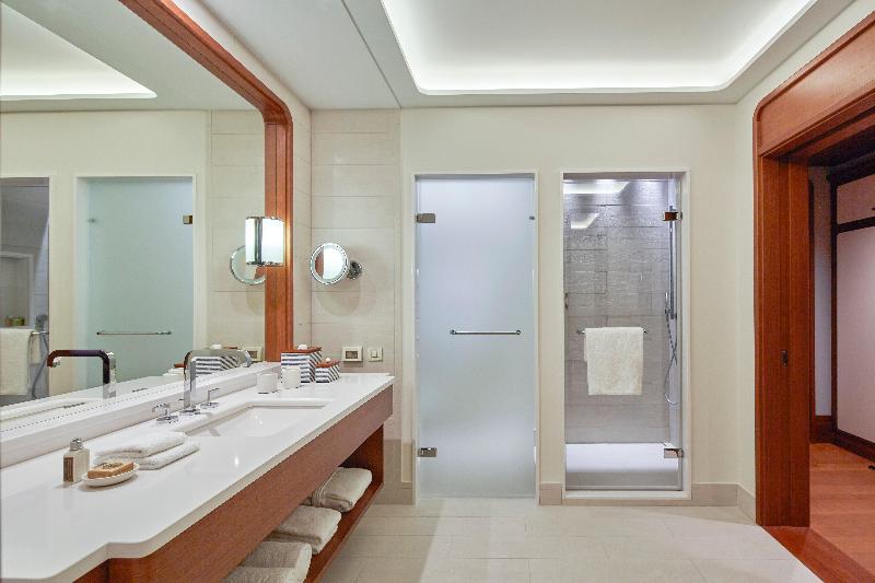 سوییت, Regent Porto Montenegro & Residences