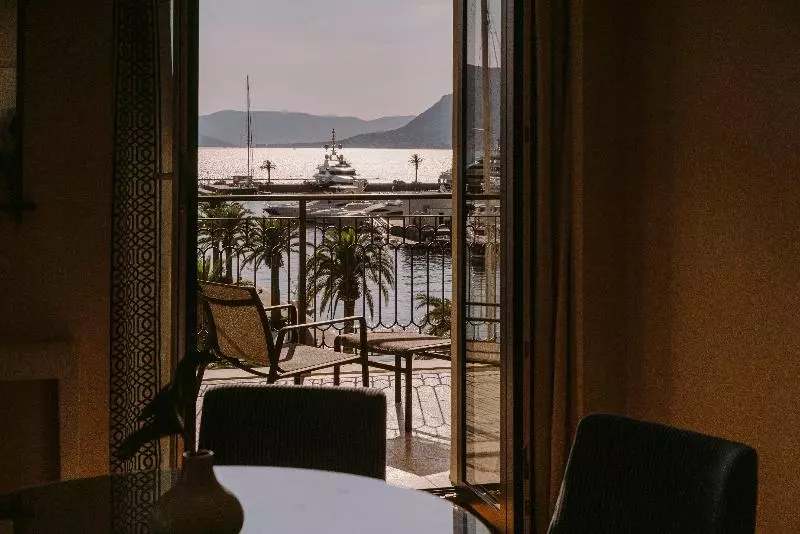 سوییت, Regent Porto Montenegro & Residences