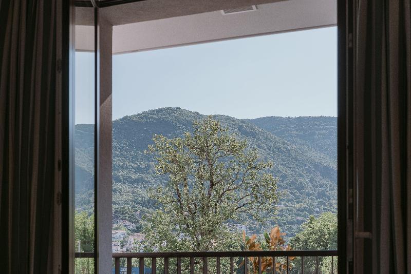 استودیو استاندارد با چشمانداز کوهستان, Regent Porto Montenegro & Residences