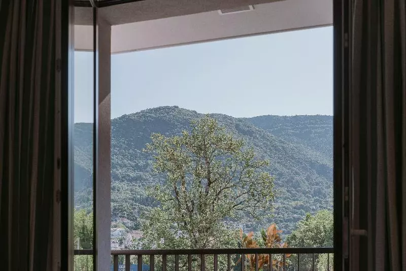 استودیو استاندارد با چشم‌انداز کوهستان, Regent Porto Montenegro & Residences