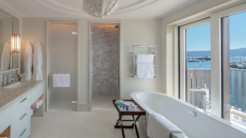 سوییت با چشم‌انداز دریا, Regent Porto Montenegro & Residences