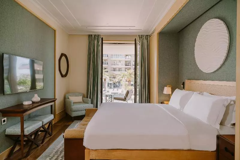 سوییت با چشم‌انداز دریا, Regent Porto Montenegro & Residences
