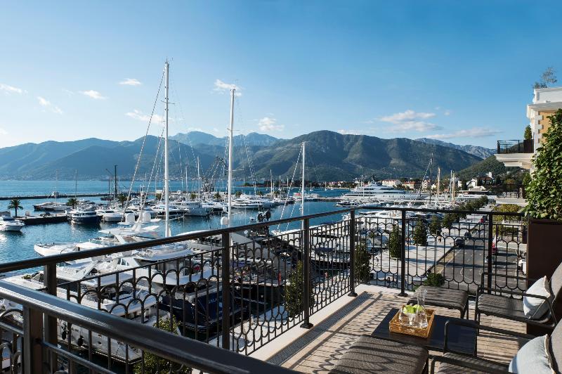 سوییت با چشمانداز دریا, Regent Porto Montenegro & Residences