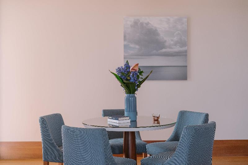 سوییت با چشم‌انداز دریا, Regent Porto Montenegro & Residences