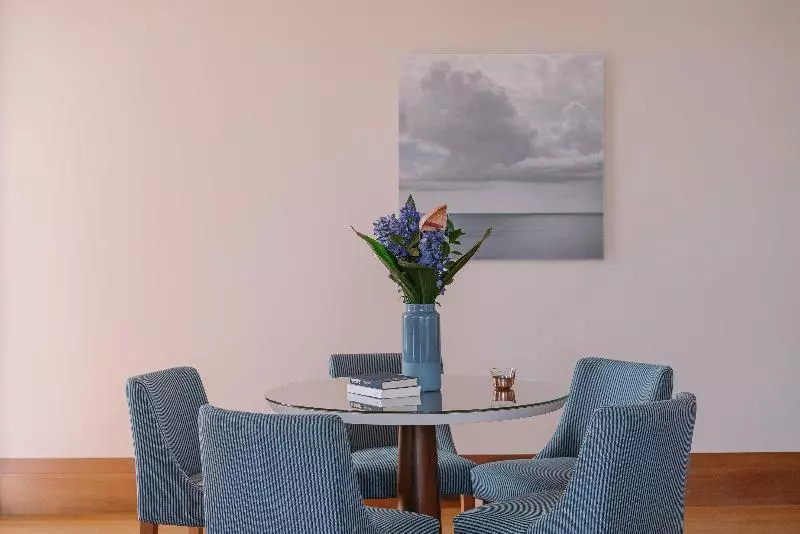 سوییت با چشم‌انداز دریا, Regent Porto Montenegro & Residences