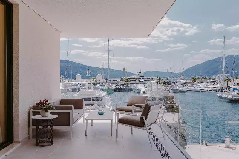 سوییت, Regent Porto Montenegro & Residences
