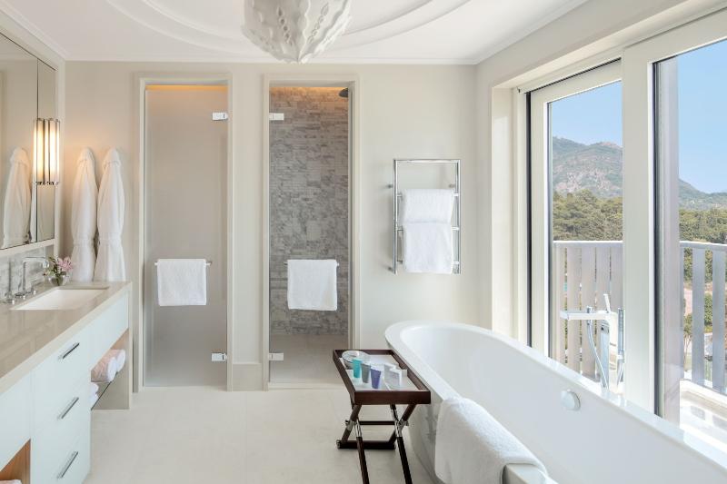 سوییت, Regent Porto Montenegro & Residences