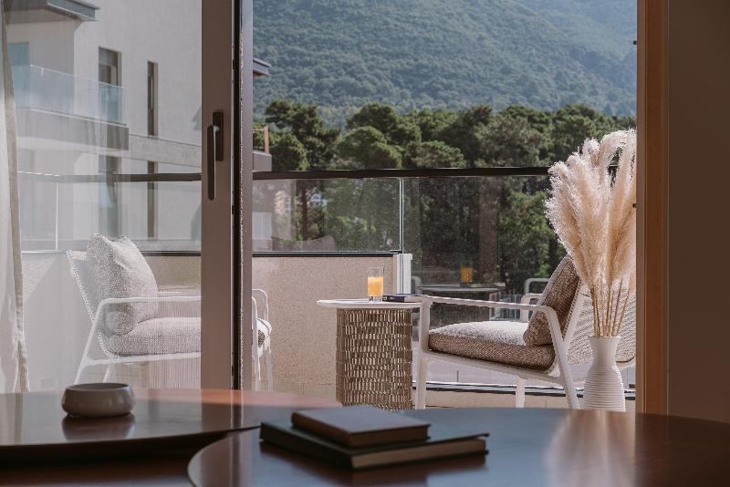 سوییت, Regent Porto Montenegro & Residences