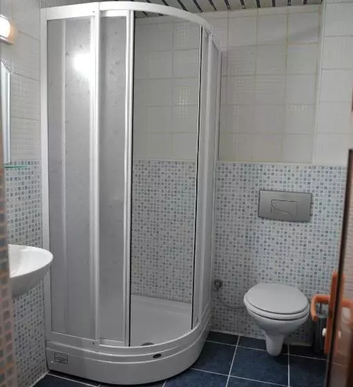 Habitació Triple Estàndard, Saray