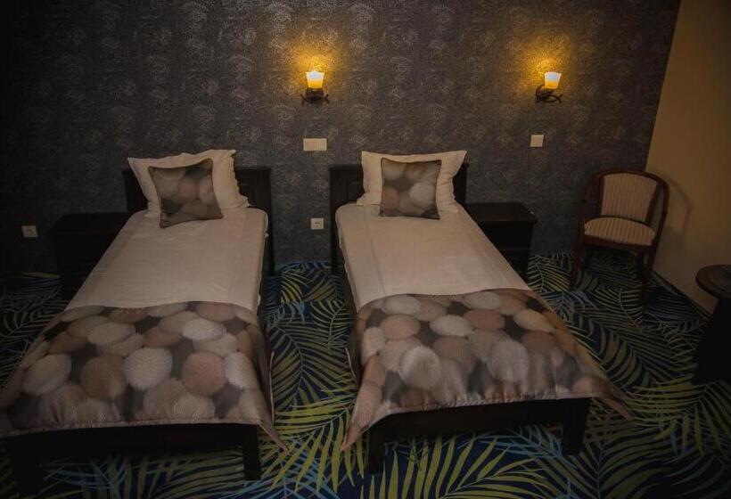 两卧家庭套房, Stefani