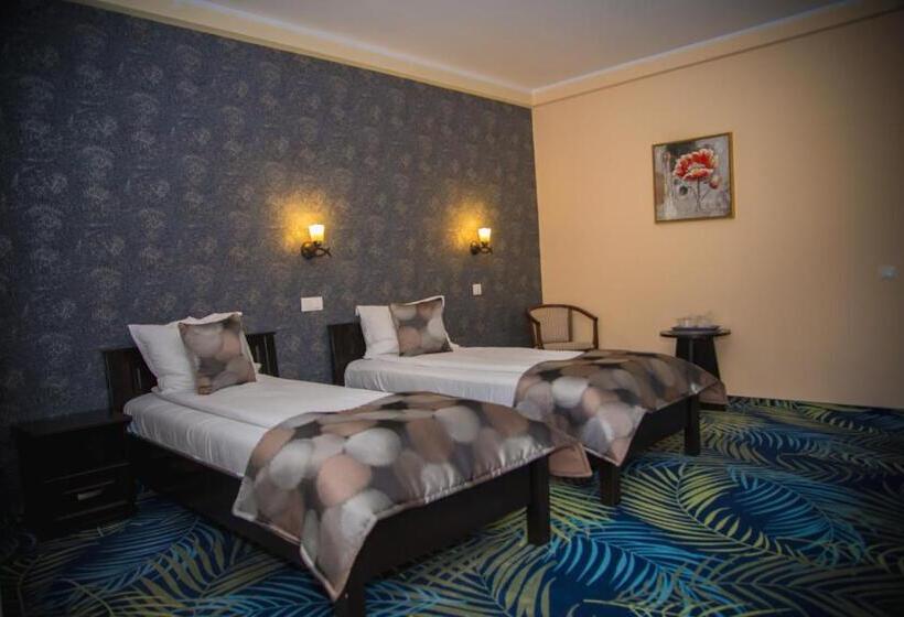 两卧家庭套房, Stefani