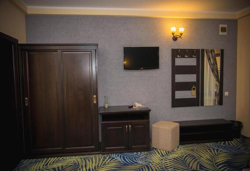 两卧家庭套房, Stefani