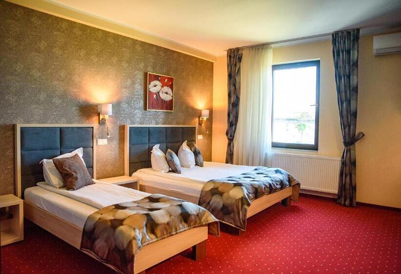 标准三人间, Stefani