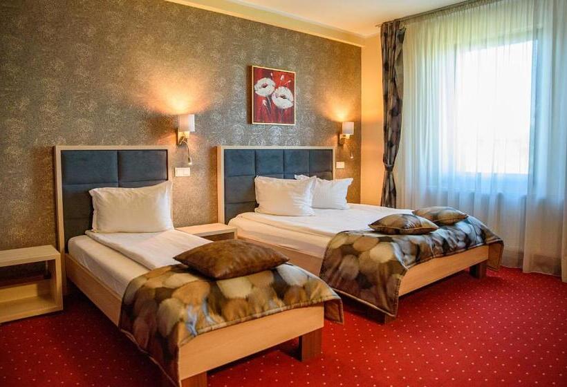 标准三人间, Stefani