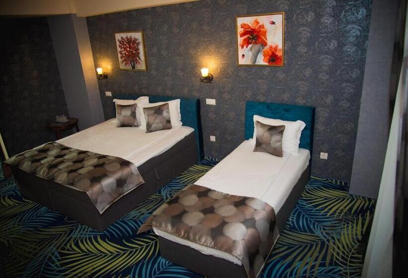 标准三人间, Stefani