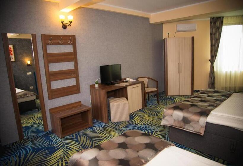 标准三人间, Stefani